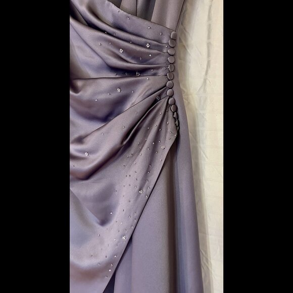 Simple, yet elegant Lilac Dress with Ruching - Picture 2 of 5